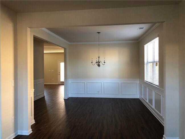 Building Photo - 5315 Mirror Lake Dr