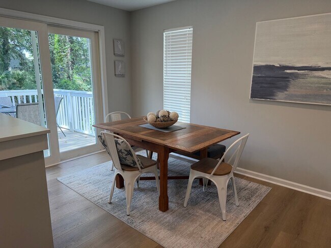 Building Photo - 10 Cobblestone Ct