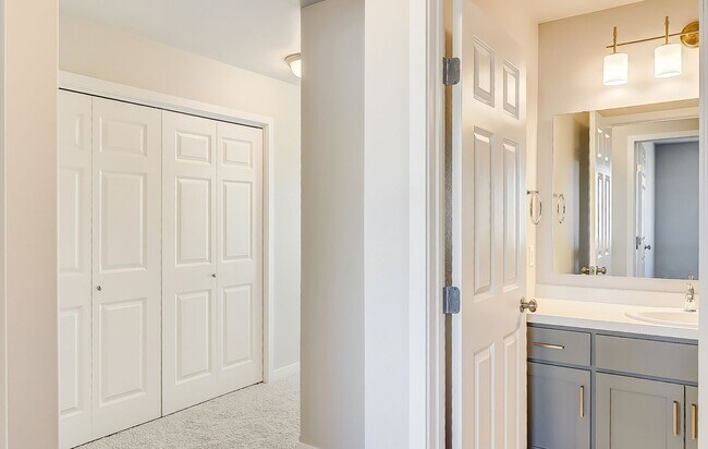 Building Photo - 3 Bed 2 Bath Single Family Home