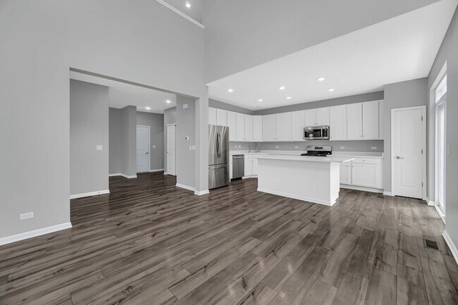 Building Photo - 1537 Kraft Ave