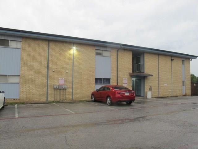 Building Photo - 425 S Oak St
