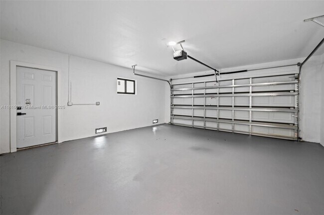 Building Photo - 679 SW 17th Ct