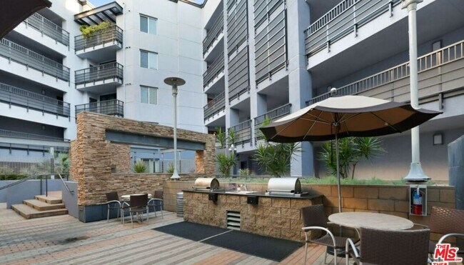 Building Photo - 629 Traction Ave