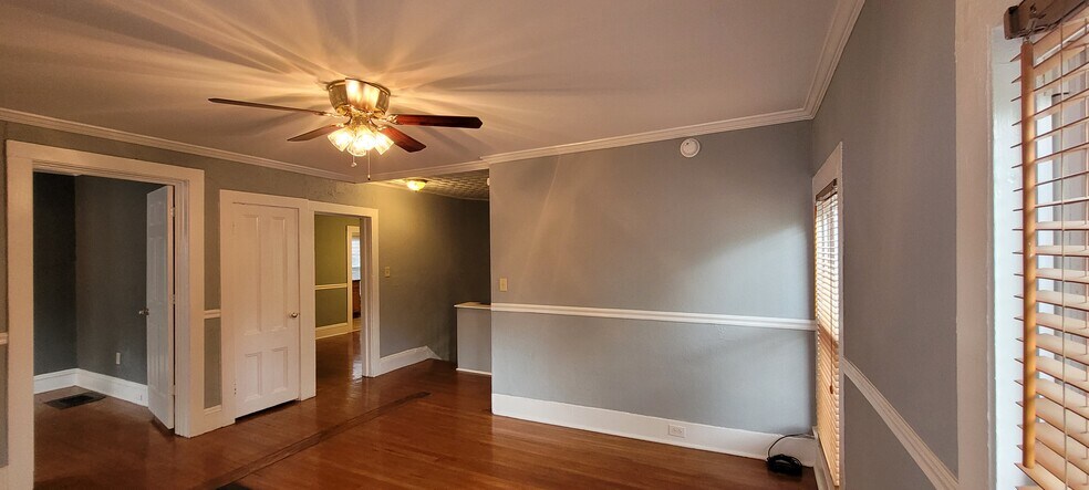 Living Room - 527 W Water St