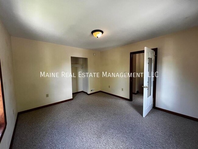 Building Photo - 40 Dillingham St