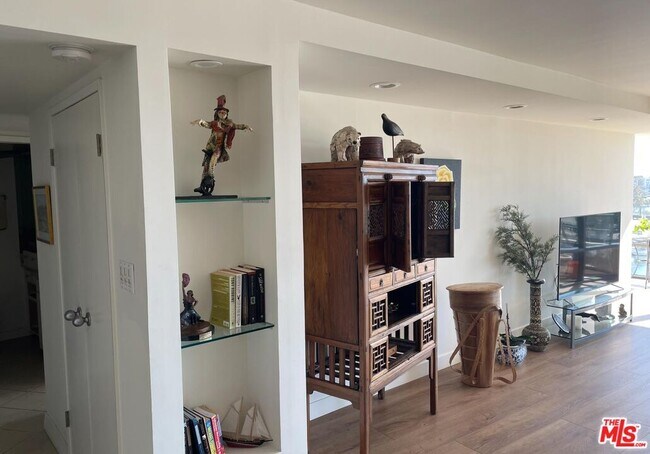 Building Photo - 4267 Marina City Dr