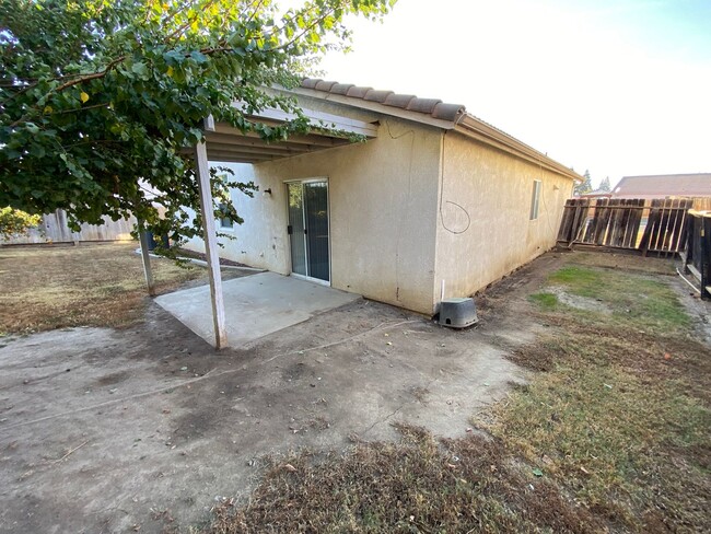 Building Photo - Lovely NW Visalia home for Rent available ...