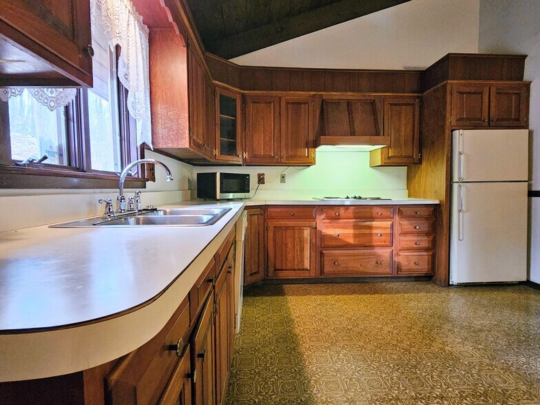 Building Photo - 135 Fraelich Rd