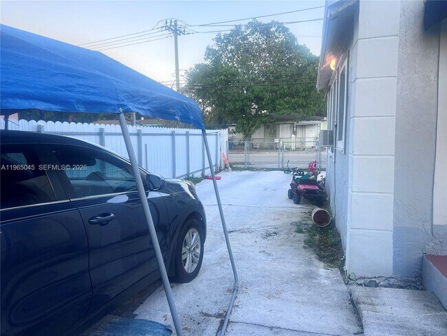 Building Photo - 5714 NW 21st Ave