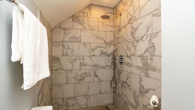 Building Photo - 3729 N Clifton Ave