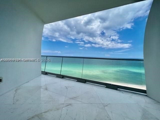 Building Photo - 16901 Collins Ave