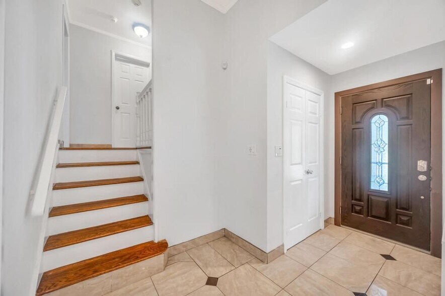 Building Photo - 51 Bellwood Dr