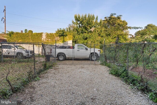 Building Photo - 3943 Dell St