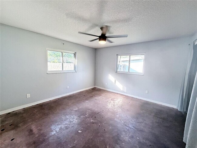 Building Photo - 912 Carvell Dr