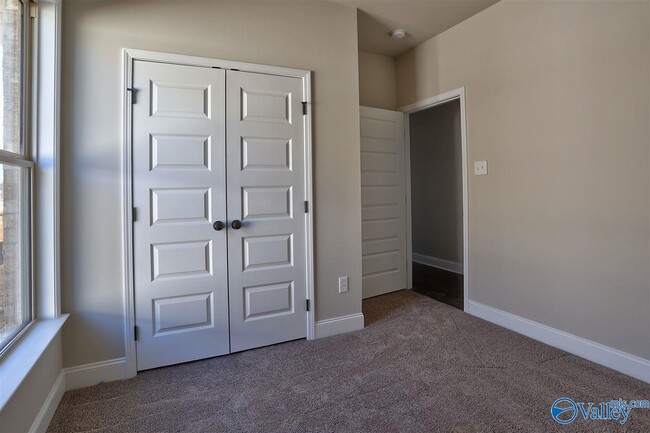 Building Photo - 12872 Juniors Dr