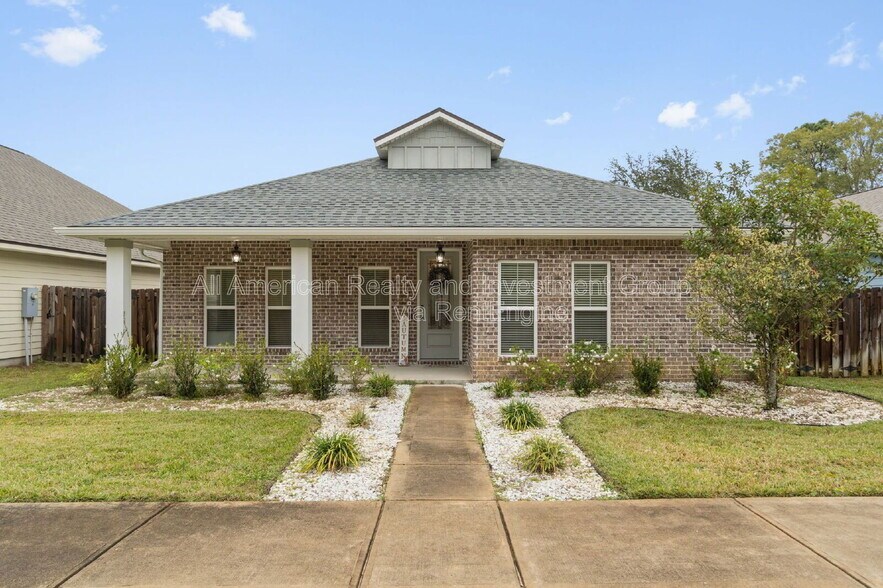 Building Photo - 33 8th Ave