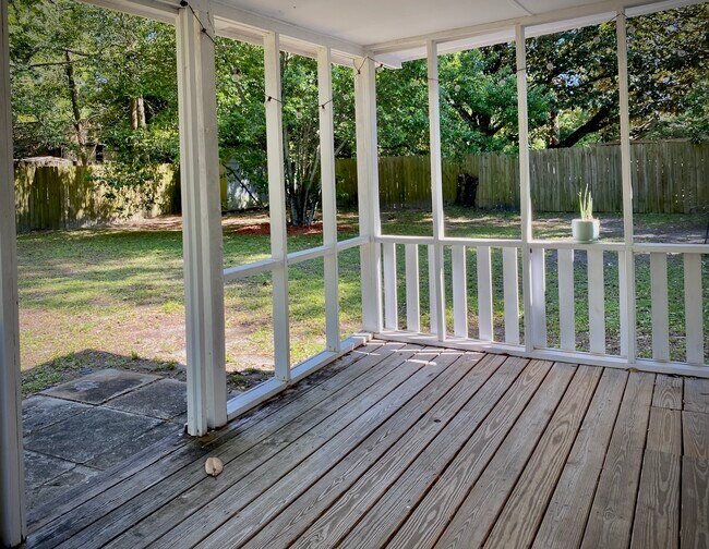 Building Photo - 420 Stonehenge Dr