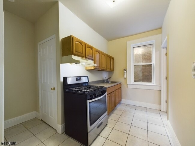 Building Photo - 413-15 Dodd St