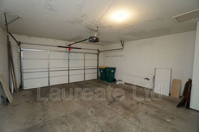 Building Photo - 13852 E Linvale Pl