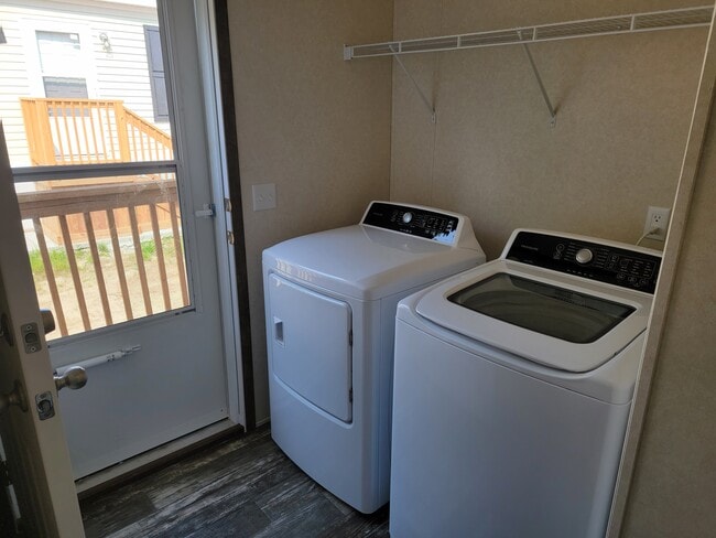 Building Photo - 146 Apollo Ave