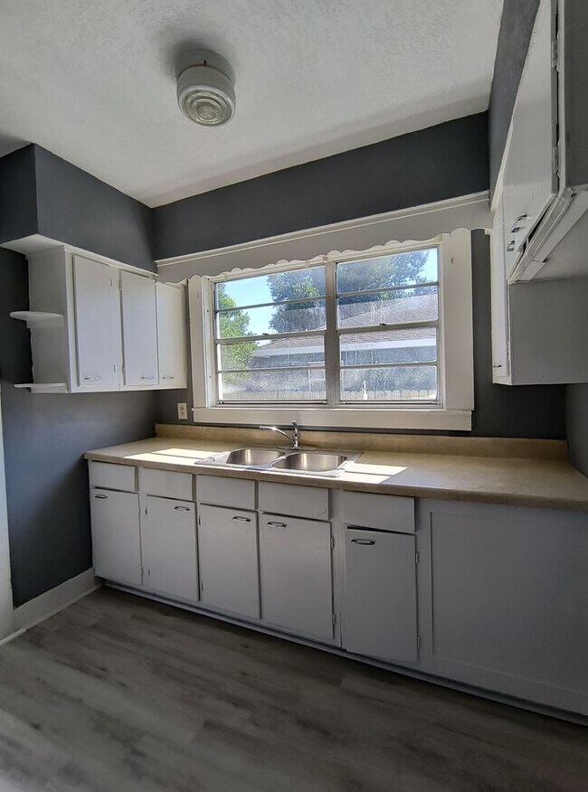 Building Photo - 2-Bedroom WITH SUNROOM Home for Rent in Downtown Winter Haven