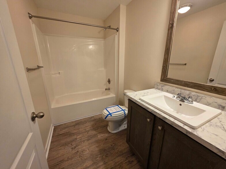 Building Photo - 3681 Hawthorne St