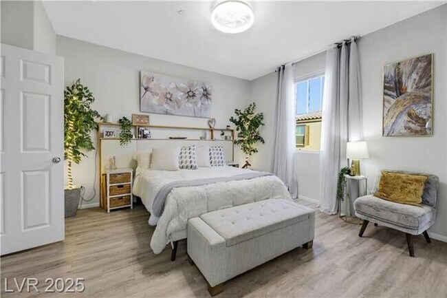 Building Photo - Modern 4-Bed Townhouse in Henderson