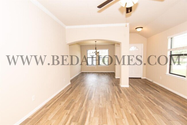 Building Photo - 9134 St Laurent Ln