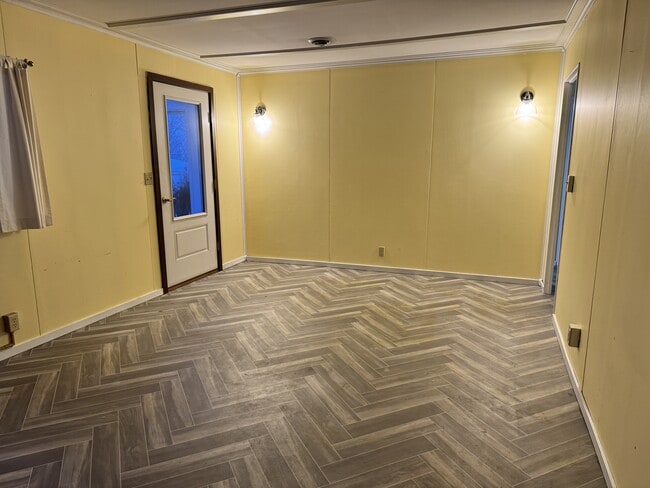 Building Photo - 43 Pleasant View St