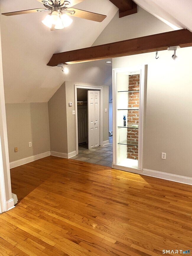 Building Photo - 251 Whiting Ln