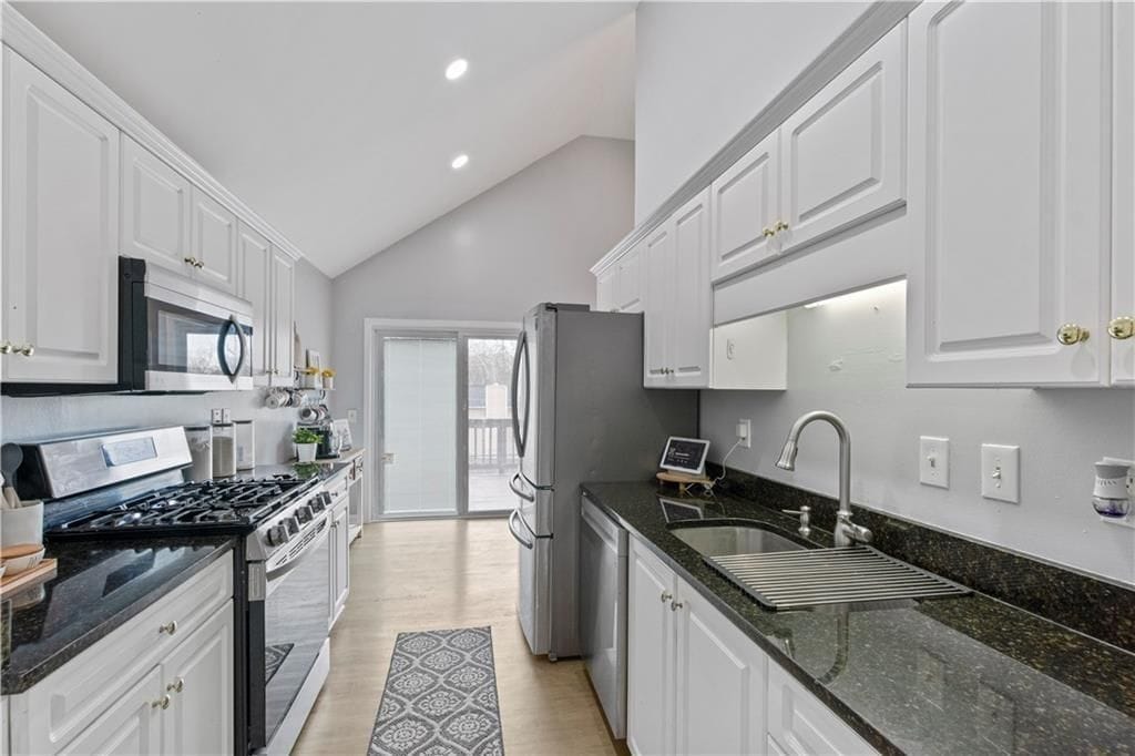 Building Photo - 2437 Pondside Pl NE