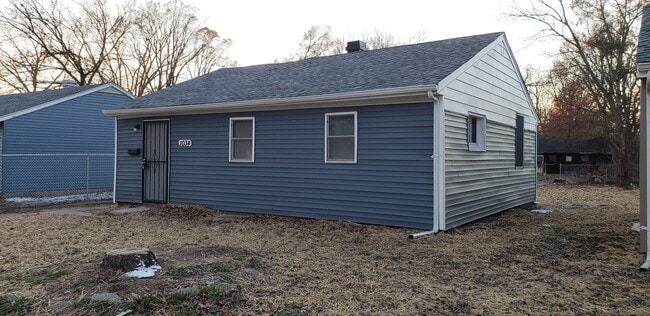 Building Photo - West Side of Gary Home Section 8 Welcomed