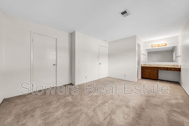 Building Photo - 925 St Louis Ct