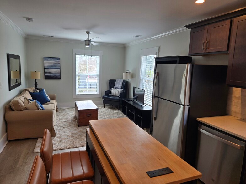 kitchen to living room - 114 S Hermitage Rd