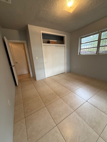 Bed3 - 662 NE 132nd St