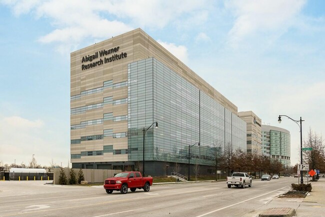 Building Photo - 720 Sheldon Ave