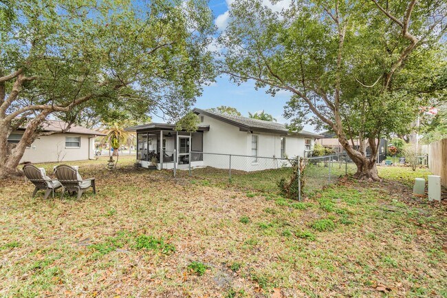 Building Photo - 1813 Chinaberry Dr