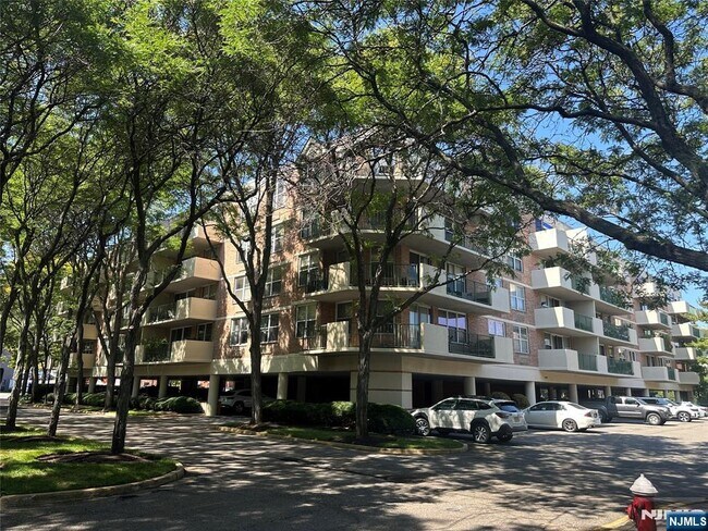 Building Photo - 200 Grand Cove Way