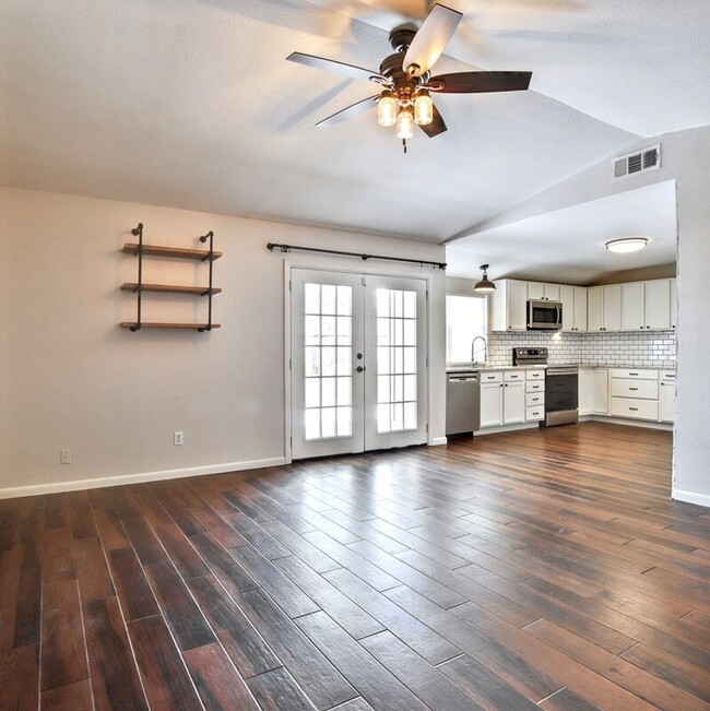 Building Photo - 1313 Monaco Dr