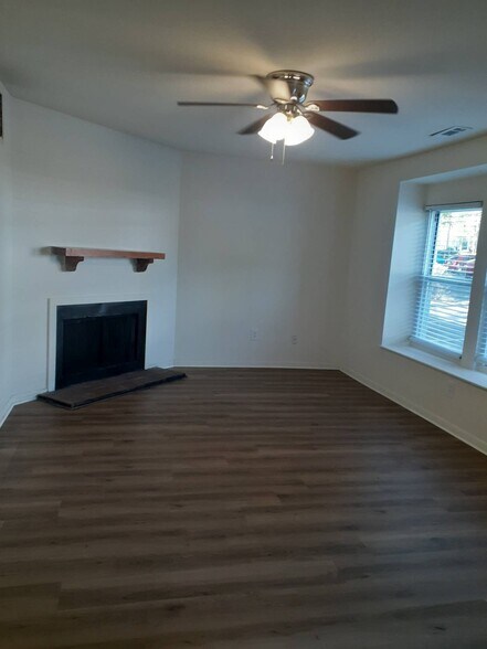 Building Photo - 2736 Gatewood Cir