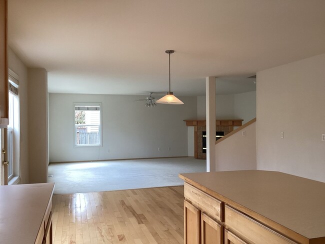 Building Photo - 4 Bedroom Home with Loft in Snohomish