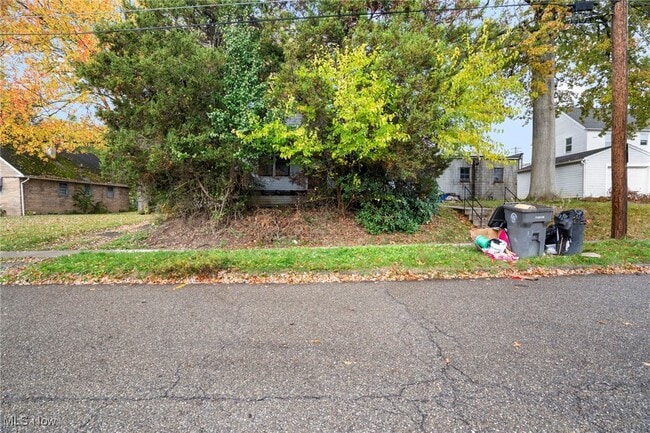 Building Photo - 12 Bouquet Ave