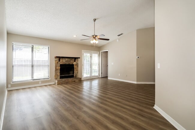 Building Photo - 8405 Rockridge Ct