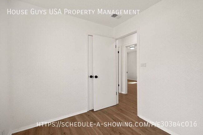 Building Photo - 10716 Ewing Ave