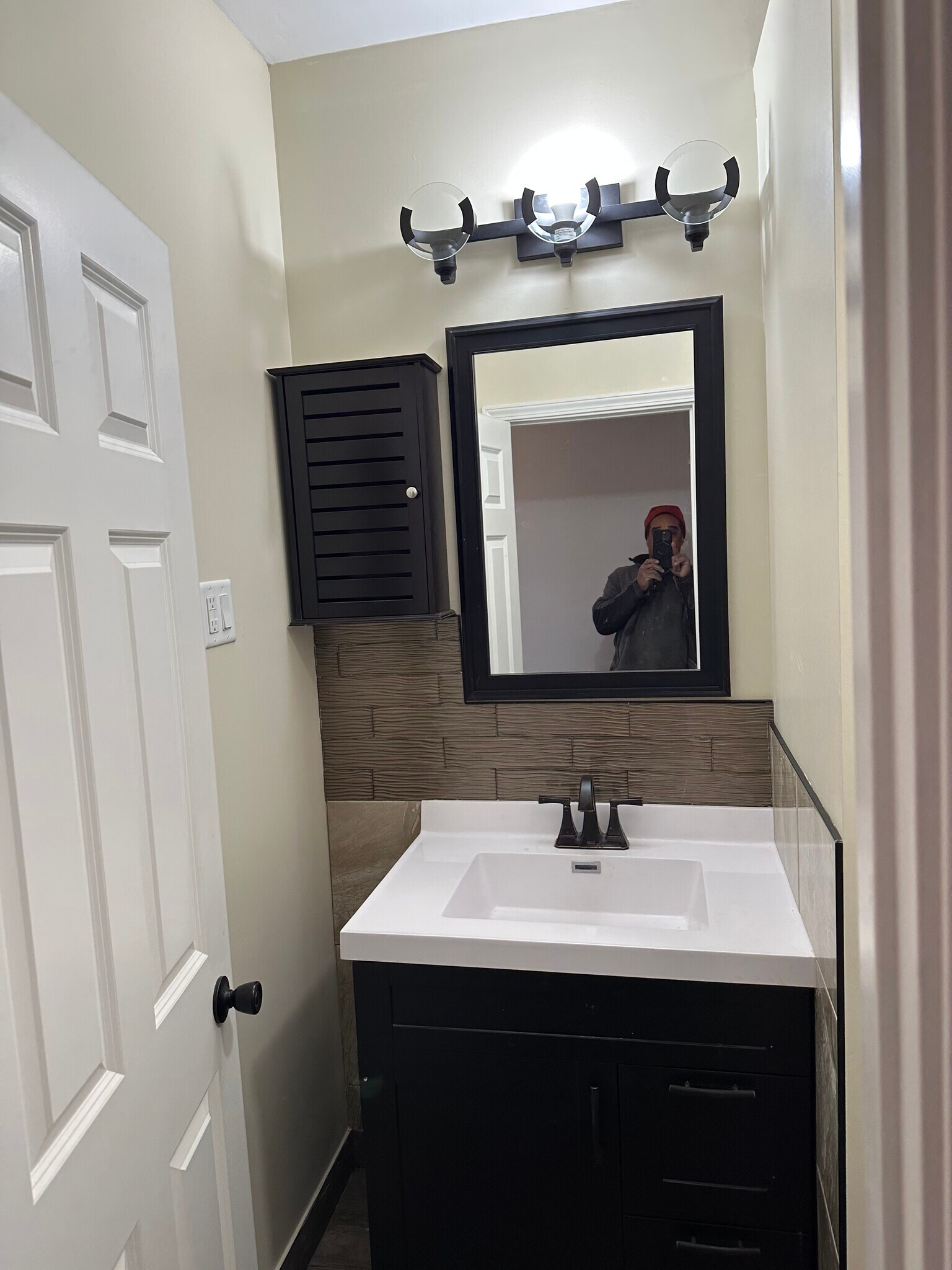 Bathroom view 1 - 9215 S State St