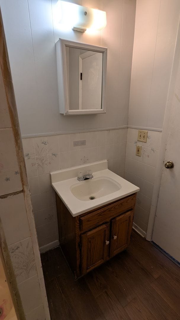Building Photo - Charming 2-bedroom, 1-bathroom home locate...