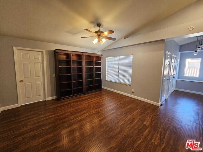 Building Photo - 290 Ridgeton Ln