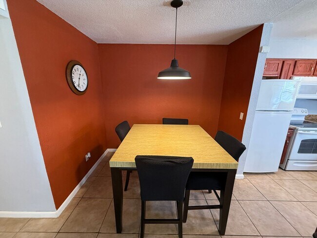 Building Photo - Adorable 1 Bed 1 Bath Winter Park Condo