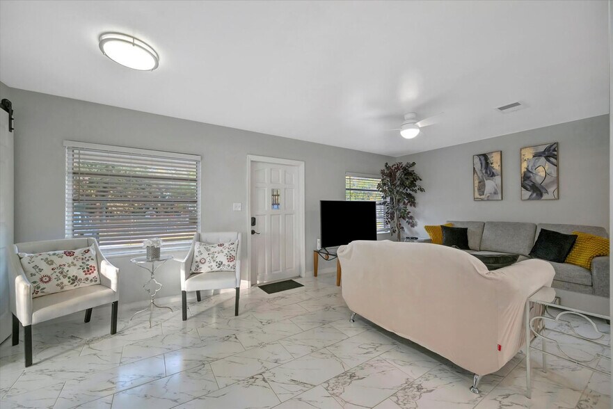 Building Photo - 4213 E Yukon St