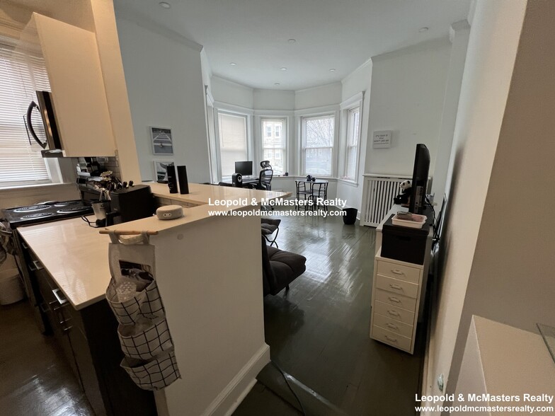 Building Photo - 50 Queensberry St
